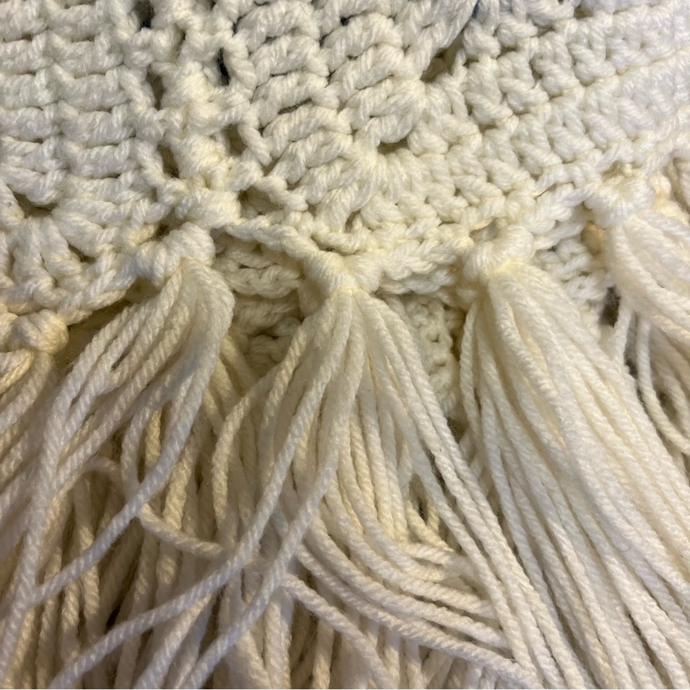 Crochet Fringe Blanket in Cream and Blue, 6ft by 4ft 3.5 in - Picture 5 of 6